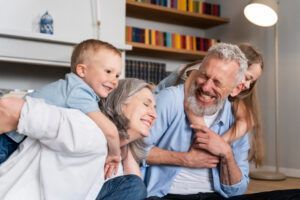 Se puede dejar la herencia a los nietos en vez de a los hijos