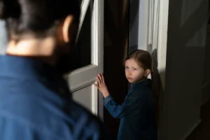 abandono de hogar por parte de la mujer con los hijos