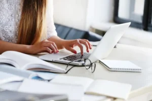 te puede obligar la empresa a hacer un curso estando de vacaciones