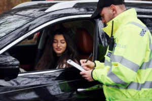 que pasa si te pillan conduciendo sin carnet