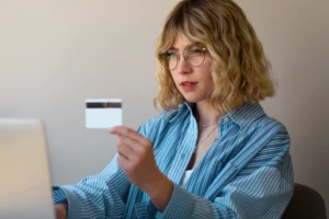 Cómo denunciar tarjetas revolving
