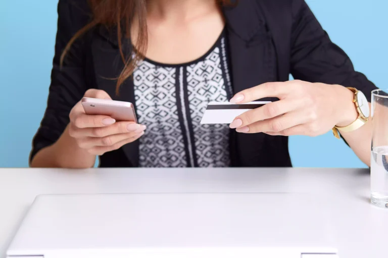 Cómo reclamar los intereses de las tarjetas revolving