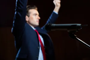 delito de usurpación de funciones públicas